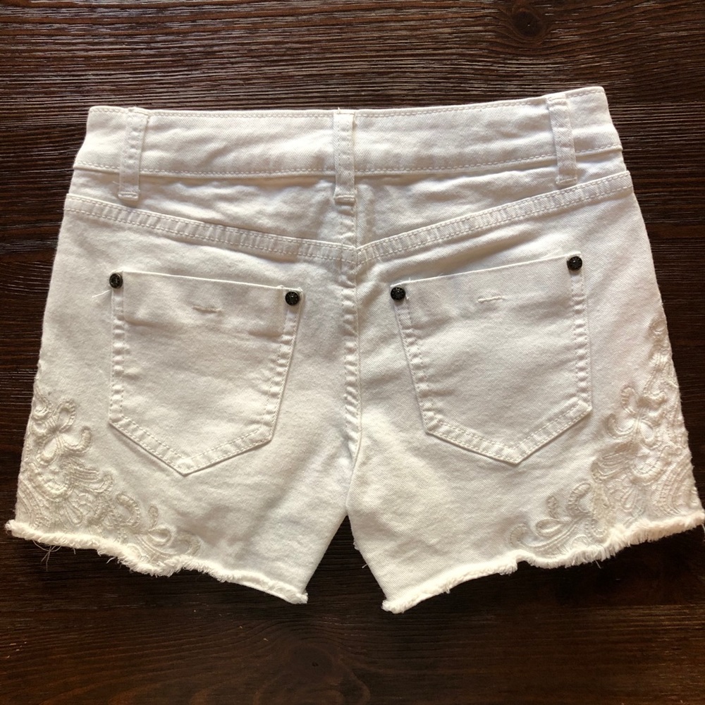 Cache White Jean Shorts with Embroidery
